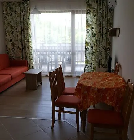 Gardens بالشيك
